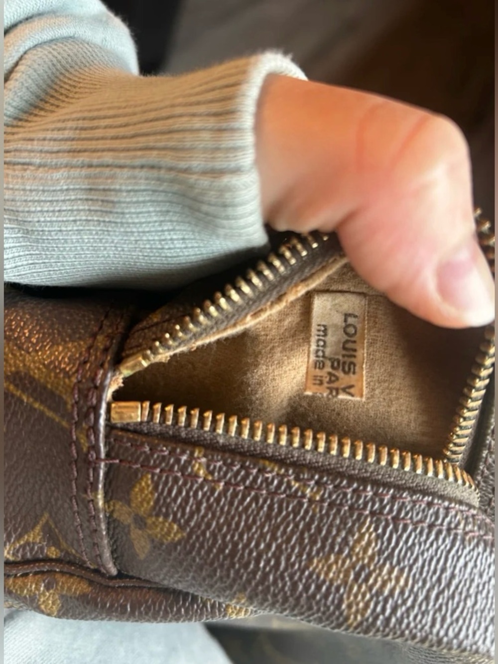 Louis Vuitton Monogram Trousse 28 Crossbody - Picture 9 of 10